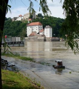 1254886_high_waters_at_passau.jpg