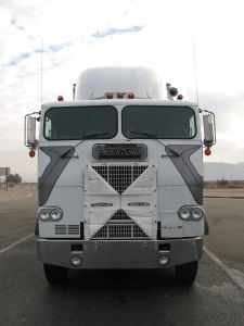 62565_white_semi-truck.jpg