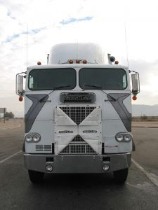 62565_white_semi-truck.jpg