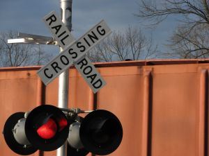 777628_railroad_crossing.jpg