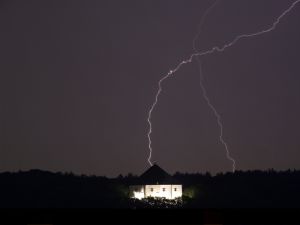 1118206_lightning.jpg