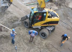 915305_construction_workers.jpg