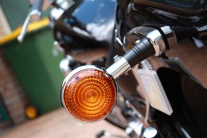 1115272_harley_davidson_indicator_focus.jpg