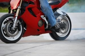 1301096_motorcycle_stunter_tyre_burnout_.jpg