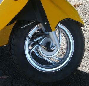 1007233_yellow_scooter.jpg