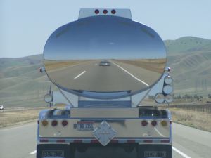 395160_tanker_truck_reflection.jpg