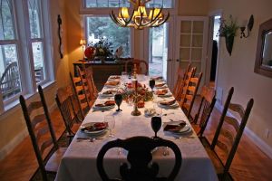 thanksgiving-table-423560-m.jpg